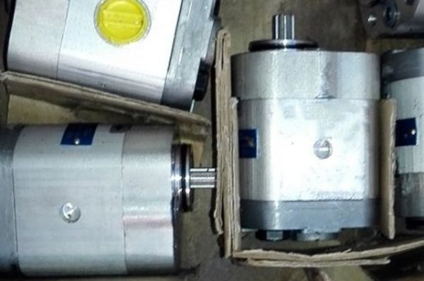 JIHOSTROJ齒輪泵P23-3.3R-A03K03-AG02P01-N ，捷克P23系列齒輪油泵